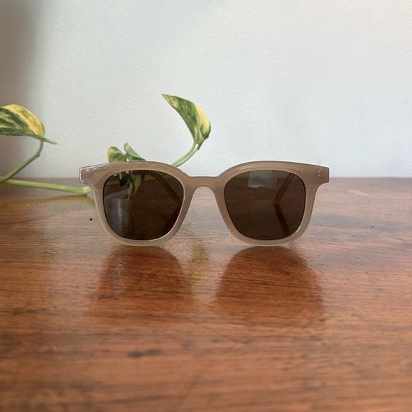 CLASSIC SUNGLASSES - Picture 1 of 4